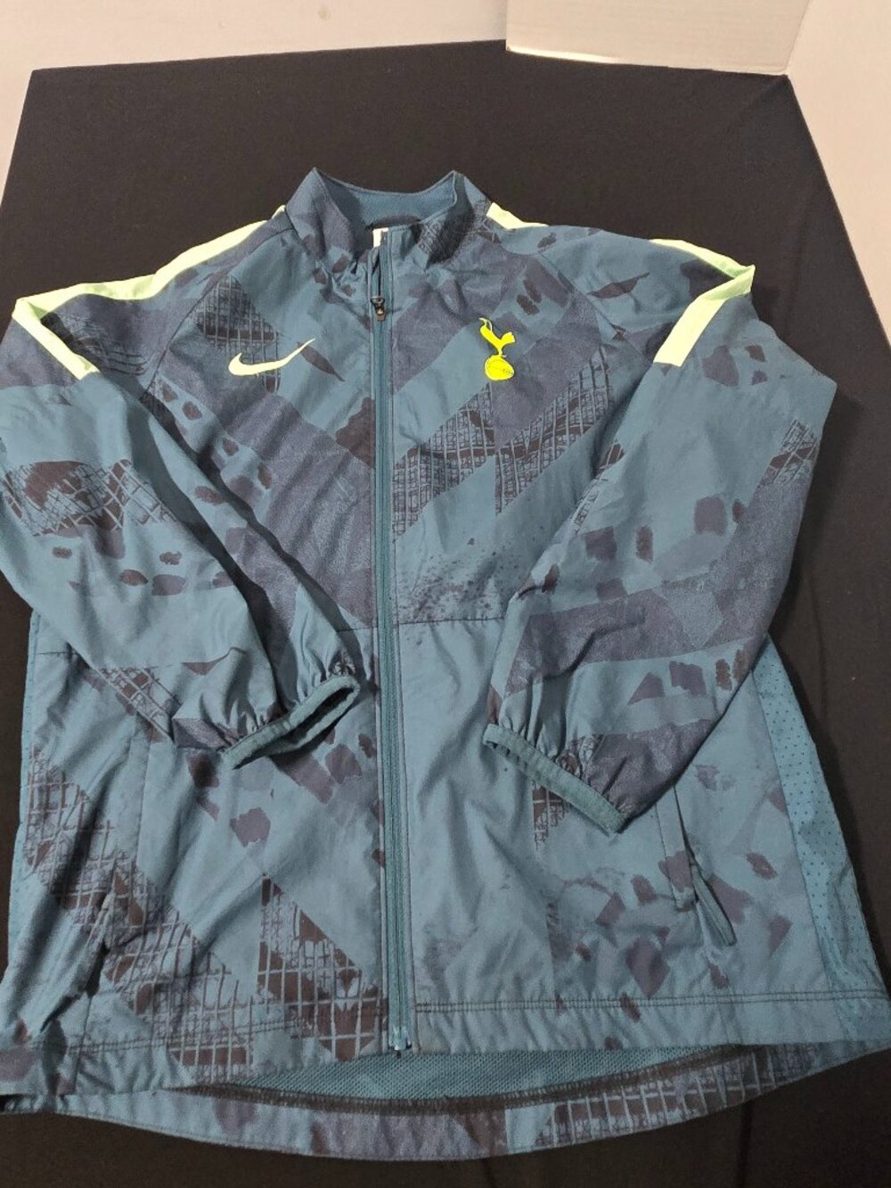 Nike Tottenham Hotspur Youth Windbreaker Jacket – Size Youth Medium